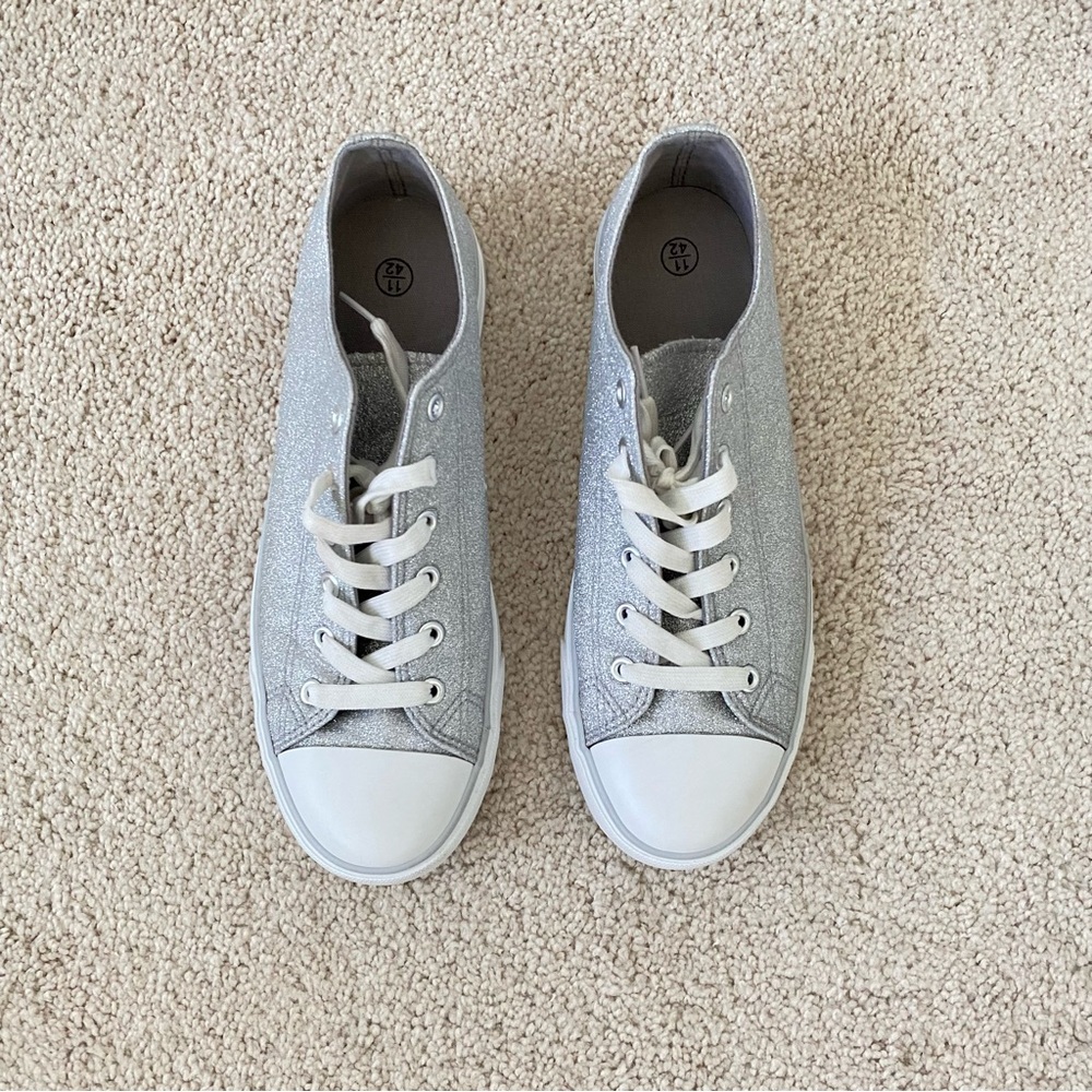 Women’s Silver Metallic Glitter Low Top Canvas size 11